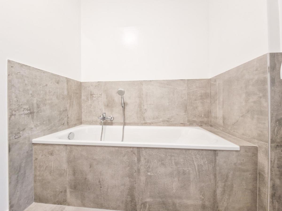 Raj Living - City Apartment With 3 Rooms - 15 Min Messe Dus & 10 Min Old Town Dus Дюссельдорф Экстерьер фото