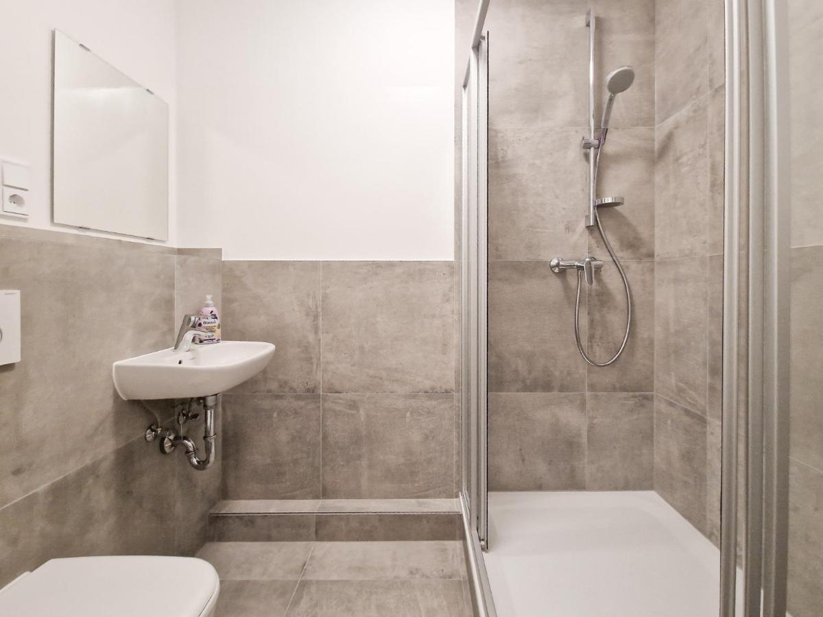 Raj Living - City Apartment With 3 Rooms - 15 Min Messe Dus & 10 Min Old Town Dus Дюссельдорф Экстерьер фото