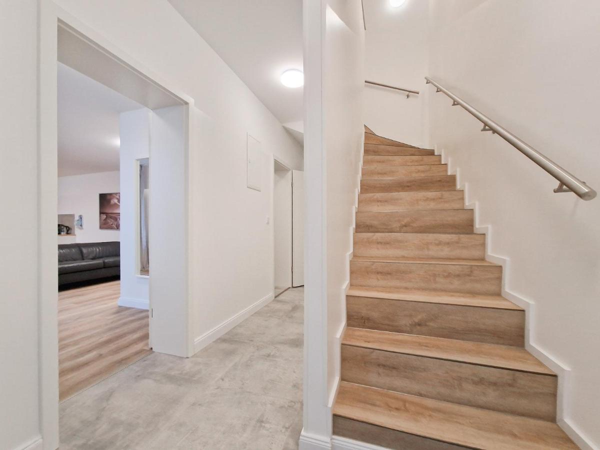 Raj Living - City Apartment With 3 Rooms - 15 Min Messe Dus & 10 Min Old Town Dus Дюссельдорф Экстерьер фото