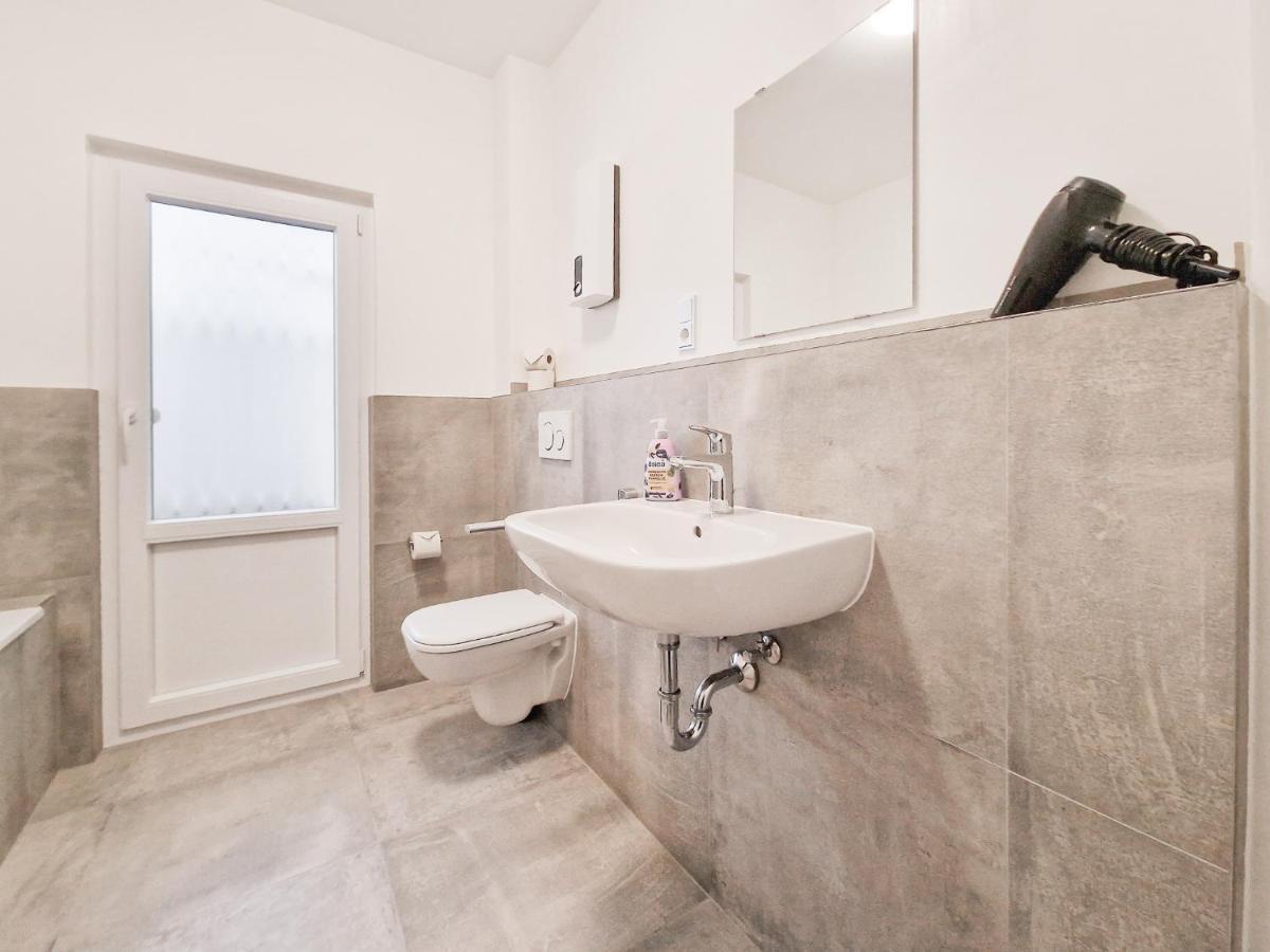 Raj Living - City Apartment With 3 Rooms - 15 Min Messe Dus & 10 Min Old Town Dus Дюссельдорф Экстерьер фото